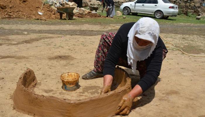 Yılda sadece 100 tane yapabiliyorlar, 20 yıl kullanılıyor! Tandır geçim kaynağı oldu