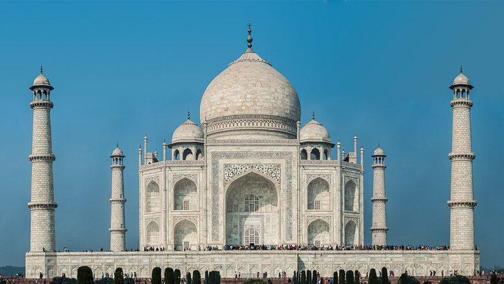 İslam türbe mimarisinin en önemli eserlerinden birisi olarak kabul edilen Taj Mahal nerededir?