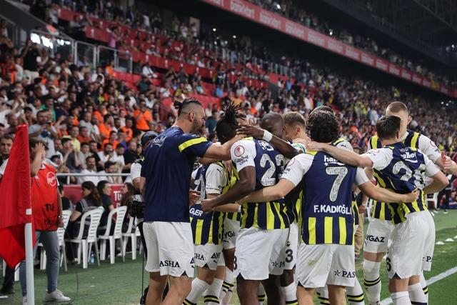 AA-20230611-31403490-31403487-FENERBAHCE_MEDIPOL_BASAKSEHIR (Large)