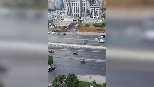 AA-20230926-32243149-32243148-ISTANBUL_BEYLIKDUZUNDE_ELINDE_KESICI_ALETLE_TRAFIGI_AKSATAN_KISI_GOZALTINA_ALINDI - frame at 1m15s