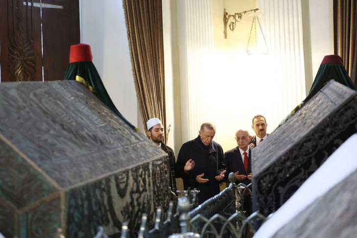 Cumhurbaşkanı Erdoğan, Sultan ıı. Abdülhamid Han'ın türbesini ziyaret etti