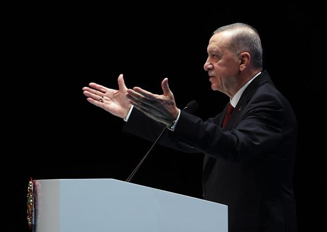 AA-20231124-33014128-33014125-CUMHURBASKANI_ERDOGAN_ISTANBULDAKI_OGRETMENLER_GUNU_PROGRAMINA_KATILDI