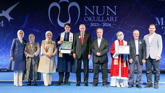 Cumhurbaşkanı Erdoğan torununun mezuniyet törenine katıldı! 