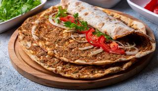 42 yeni ürün ifşa oldu! İstanbul'daki restoranın lahmacununda çıktı